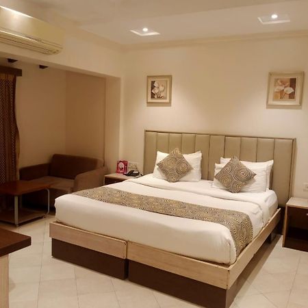 Meritas Crystal Resort Lonavala Buitenkant foto