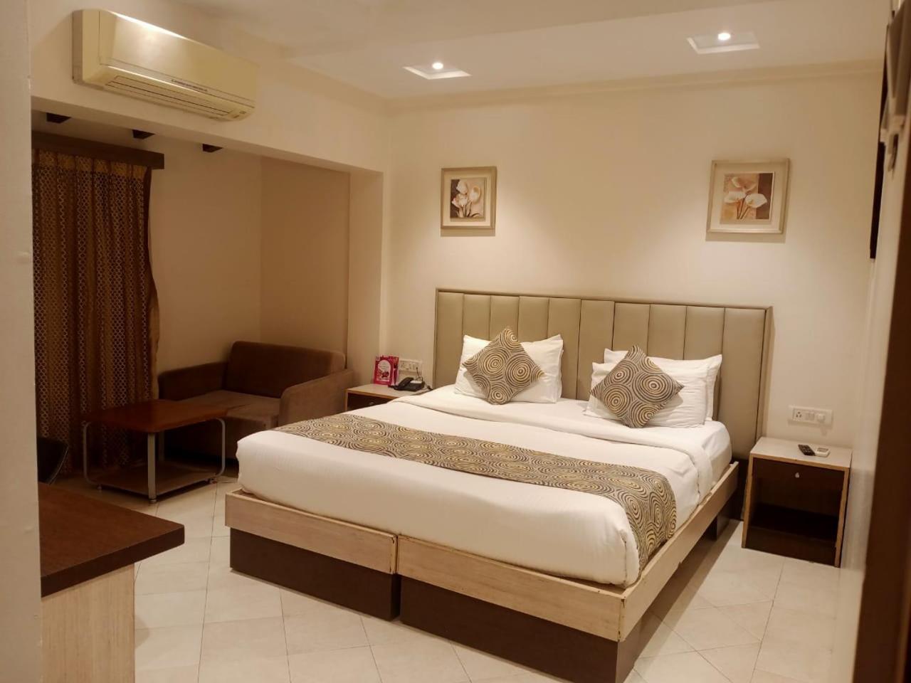 Meritas Crystal Resort Lonavala Buitenkant foto